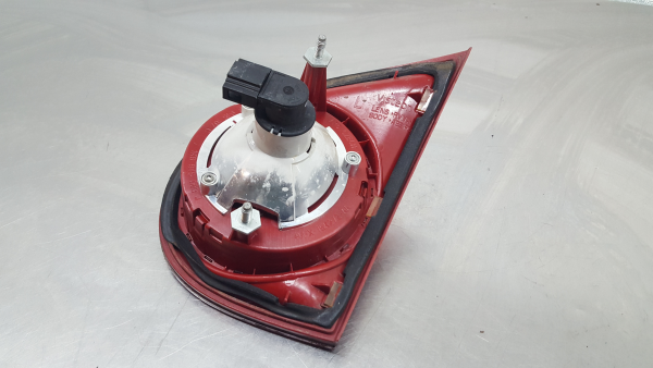 Feu de coffre Gauche VOLKSWAGEN Golf V (1K1) Imagem-1