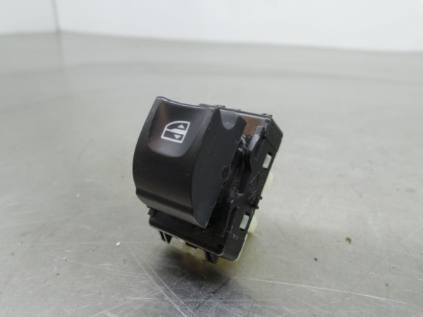 Mando / interruptor elevalunas delantero derecho RENAULT Clio IV (BH_)