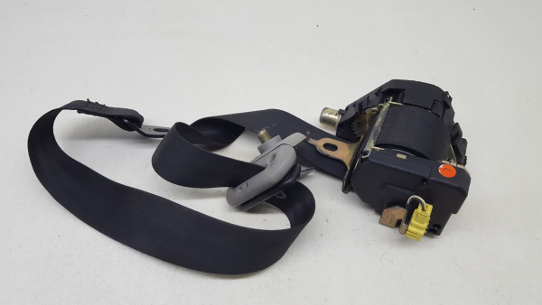 Prétensionneur de ceinture avant gauche MAZDA 626 II (GC)