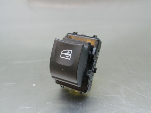Mando / interruptor elevalunas delantero derecho RENAULT Clio IV (BH_)