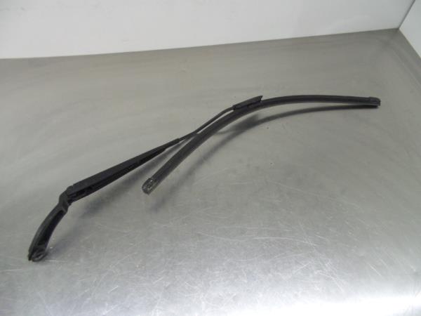 Braccio del tergicristallo anteriore sinistro RENAULT Clio IV (BH_)