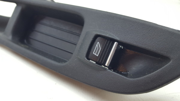 Mando / interruptor elevalunas delantero derecho FORD Focus III Imagem-1
