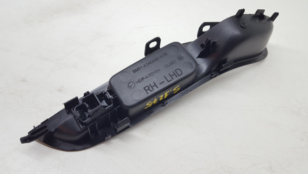 Mando / interruptor elevalunas delantero derecho FORD Focus III Imagem-2