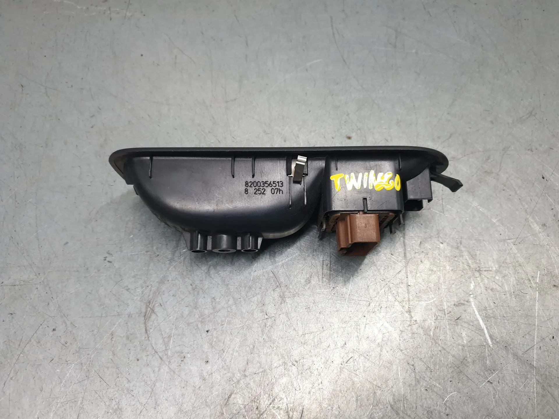 Mando / interruptor elevalunas delantero izquierdo RENAULT Twingo II Société (CNO_) Imagem-2