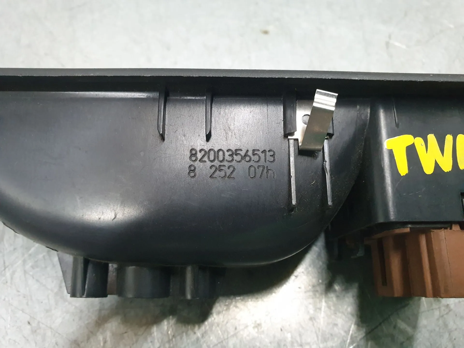 Mando / interruptor elevalunas delantero izquierdo RENAULT Twingo II Société (CNO_) Imagem-6