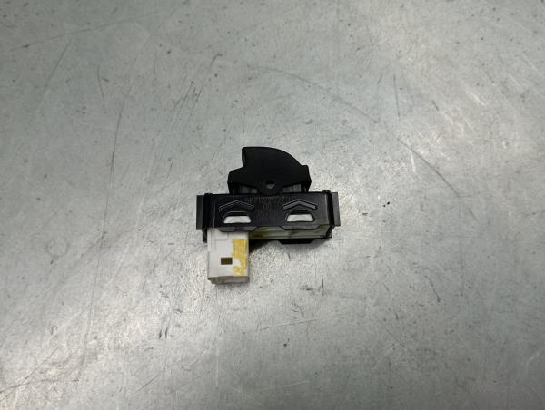 Mando / interruptor elevalunas delantero derecho CITROËN C3 III (SX) Imagem-2