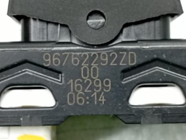 Mando / interruptor elevalunas delantero derecho CITROËN C3 III (SX) Imagem-4