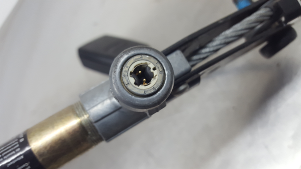 Pré-tensor cinto frente esquerdo BMW 5 (E60) Imagem-2