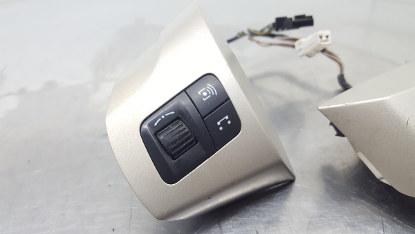 Commandes au volant OPEL Corsa D Imagem-1