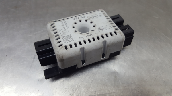 Antenna Amplifier VOLKSWAGEN Golf VII (5G1, BQ1, BE1, BE2)