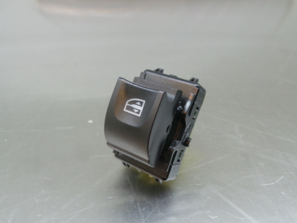 Mando / interruptor elevalunas delantero derecho RENAULT Clio IV (BH_)