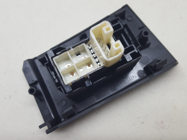 Left Rear window control TOYOTA Auris Hatchback (_E18_) Imagem-3