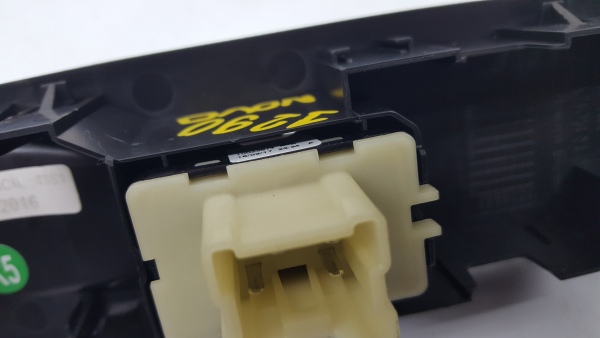 Mando / interruptor elevalunas delantero derecho RENAULT Captur (J5_) Imagem-3