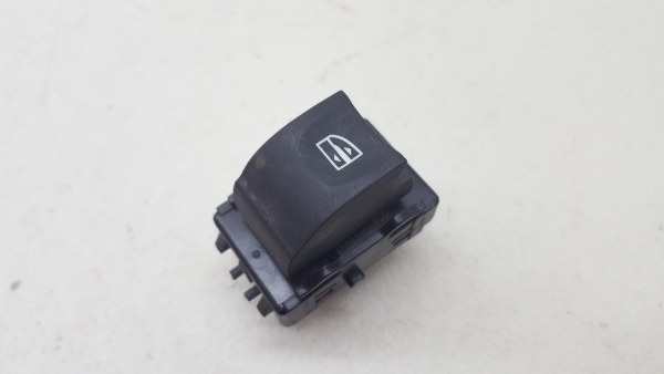 Mando / interruptor elevalunas delantero derecho RENAULT Megane III (BZ0_)
