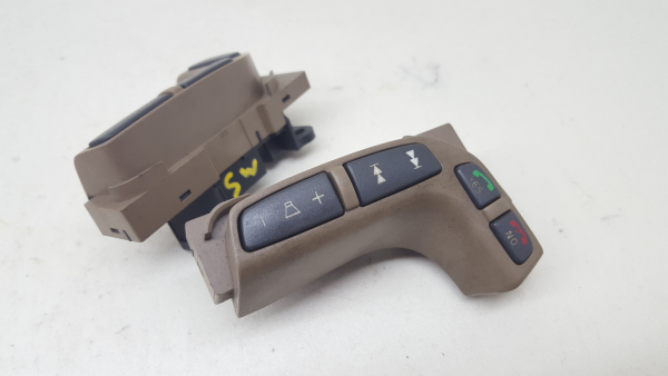 Commandes au volant VOLVO V70 II (SW) Imagem-1