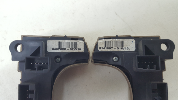 Commandes au volant VOLVO V70 II (SW) Imagem-5