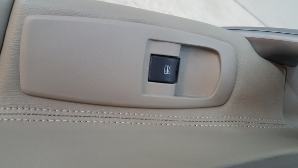 Mando / interruptor elevalunas delantero derecho RENAULT Koleos I (HY_)