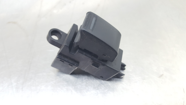 Mando / interruptor elevalunas delantero derecho NISSAN Primera Sedan (P12)