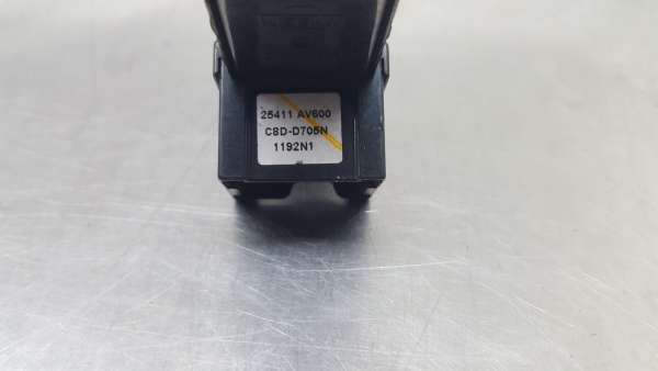 Mando / interruptor elevalunas delantero derecho NISSAN Primera Sedan (P12) Imagem-3