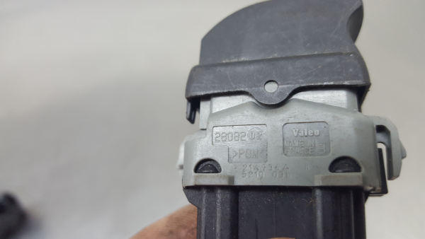 Comando / botão / interruptor vidros frente direito RENAULT Clio III (BR0/1, CR0/1) Imagem-3