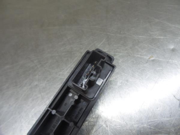 Mando / interruptor elevalunas delantero derecho MAZDA 2 (DE) Imagem-2