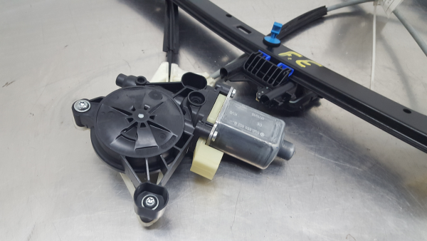 Lève-vitre avant gauche AUDI A3 Limousine (8VS, 8VM) Imagem-2