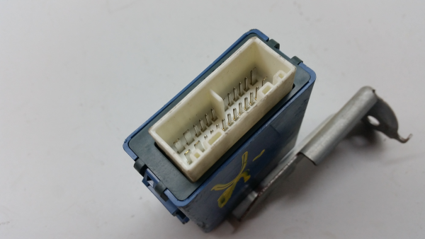 Centralina do fecho central TOYOTA Yaris (_P1_) Imagem-1