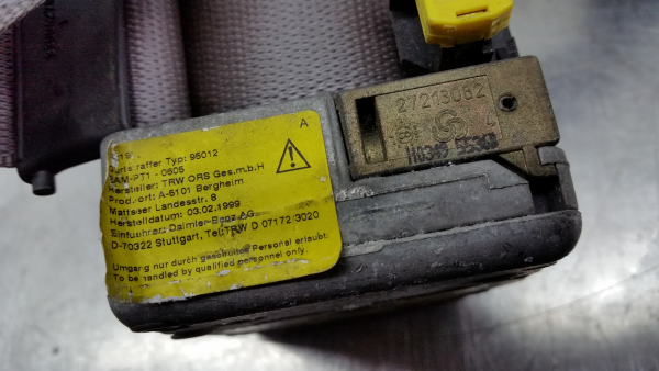 Pretensor cinturón Delantero Derecho MERCEDES-BENZ Classe C (W202) Imagem-4