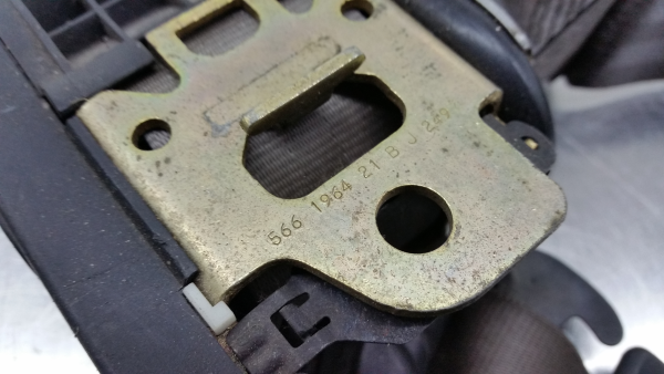 Pré-tensor cinto frente direito VOLKSWAGEN Passat (3B2) Imagem-1