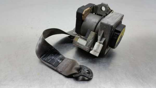 Prétensionneur de ceinture arrière Droite VOLKSWAGEN Passat (3B3)