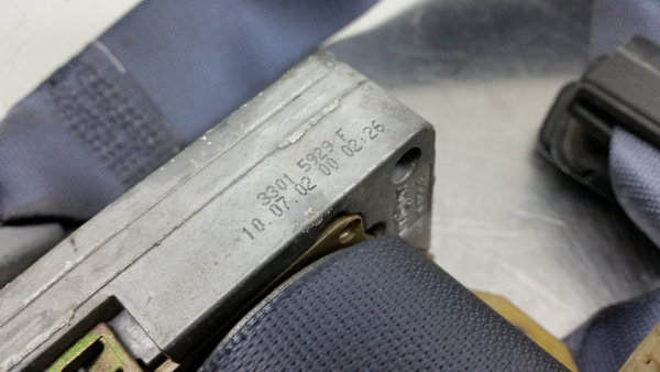 Prétensionneur de ceinture avant gauche MERCEDES-BENZ Classe C (W203) Imagem-2