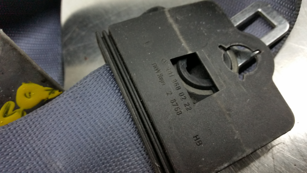 Prétensionneur de ceinture avant gauche MERCEDES-BENZ Classe C (W203) Imagem-3