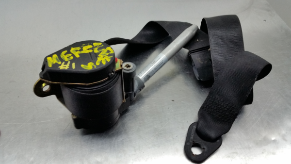 Left front seatbelt pretensioner MERCEDES-BENZ Classe C (W203)