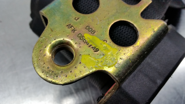 Left front seatbelt pretensioner MERCEDES-BENZ Classe C (W203) Imagem-2