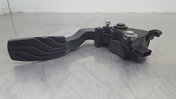 Accelerator Pedal RENAULT Megane IV (B9A/M_) Imagem-1