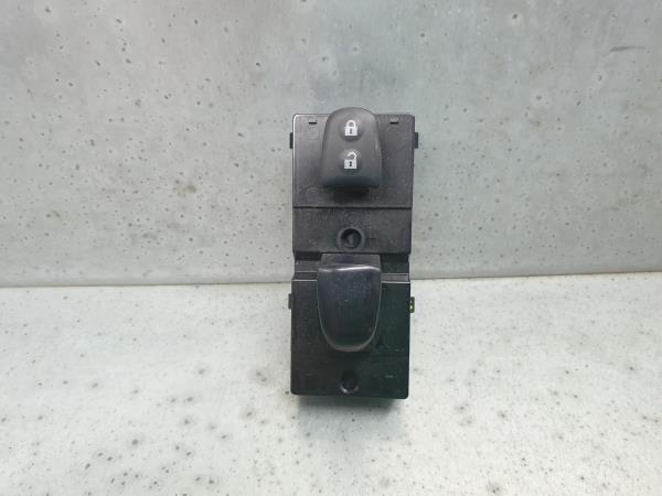 Mando / interruptor elevalunas delantero derecho NISSAN Juke (F15)