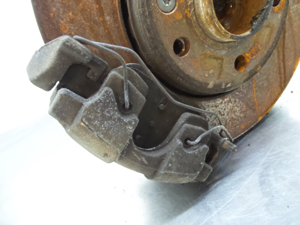 Pinça travão / maxila de travão frente esquerda RENAULT Laguna III (BT0/1)