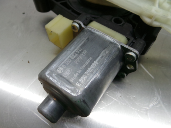 Elevalunas delantero derecho AUDI A3 Limousine (8VS, 8VM) Imagem-2