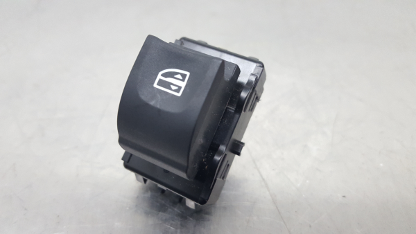 Mando / interruptor elevalunas delantero derecho RENAULT Kadjar (HA_, HL_)