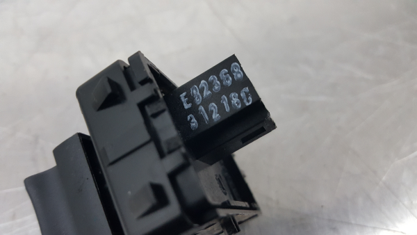 Mando / interruptor elevalunas delantero derecho RENAULT Kadjar (HA_, HL_) Imagem-2