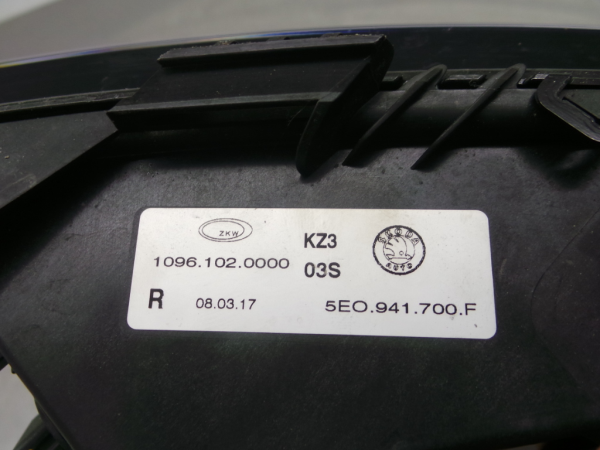 Right front fog light  SKODA Octavia III Hatchback (5E3) Imagem-4