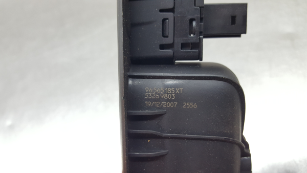 Mando / interruptor elevalunas delantero derecho PEUGEOT 308 SW Imagem-4