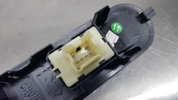 Mando / interruptor elevalunas delantero derecho RENAULT Clio IV (BH_) Imagem-1