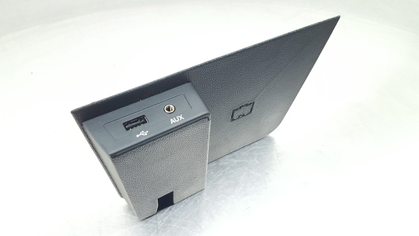 Módulo USB / AUX / IPOD SKODA Rapid Spaceback (NH1)