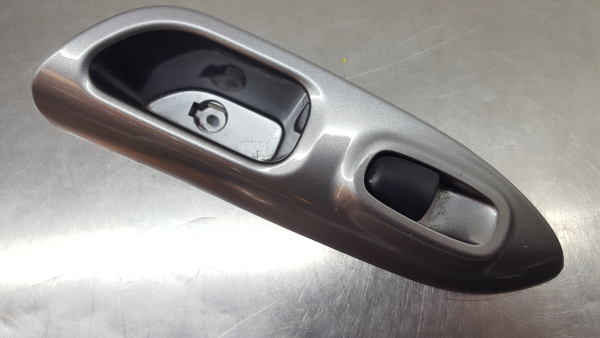 Comando / botão / interruptor vidros trás esquerdo NISSAN Juke (F15) Imagem-2