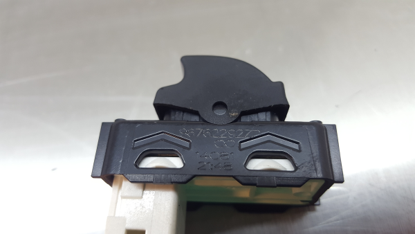 Mando / interruptor elevalunas delantero derecho PEUGEOT 308 II Imagem-5