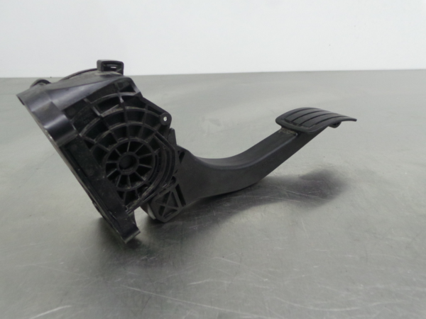 Pedal acelerador PEUGEOT 308 II Imagem-1