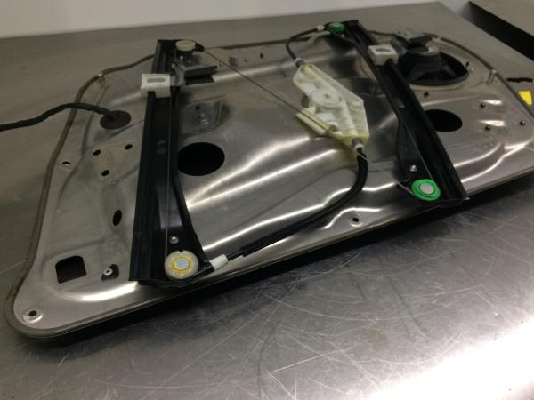 Lève-vitre avant gauche MERCEDES-BENZ Classe C (W204) Imagem-1