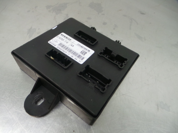 Módulo confort RENAULT Clio IV (BH_)