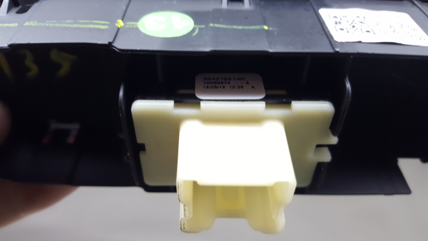 Mando / interruptor elevalunas delantero derecho RENAULT Captur (J5_) Imagem-5